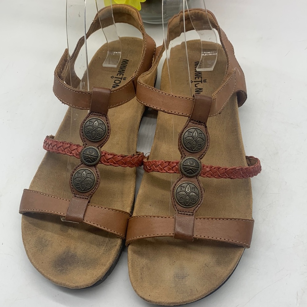 Minnetonka Tan Red Braided 3 Metal medallion Sandals Size 9 Model 70810. MCS3732